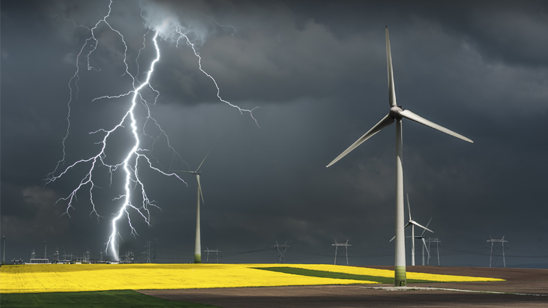Wind turbine with lightning