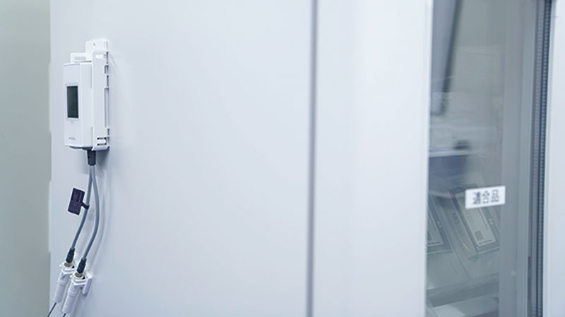 Système de surveillance du réfrigérateur avec alarme