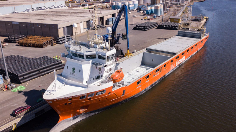 Optimized cargo handling through real-time weather insights