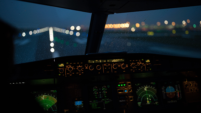 https://www.vaisala.com/sites/default/files/2023-10/LIFt-Commercial-airliner-airplane-cockpit-800x450.jpg