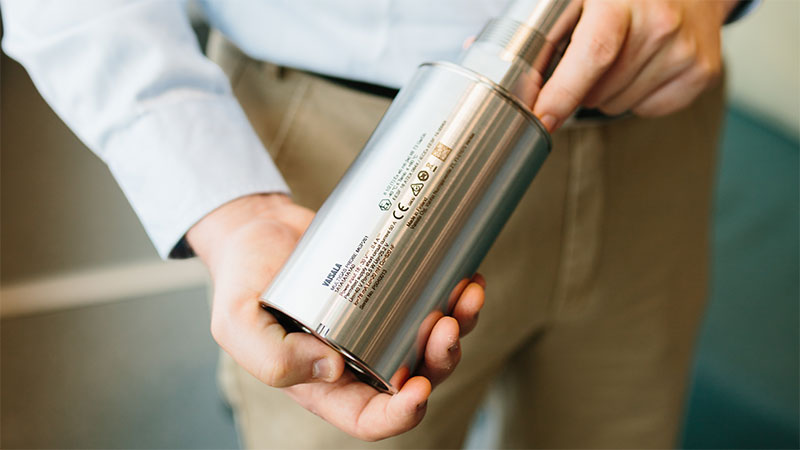 MGP260 series instrument held in hands