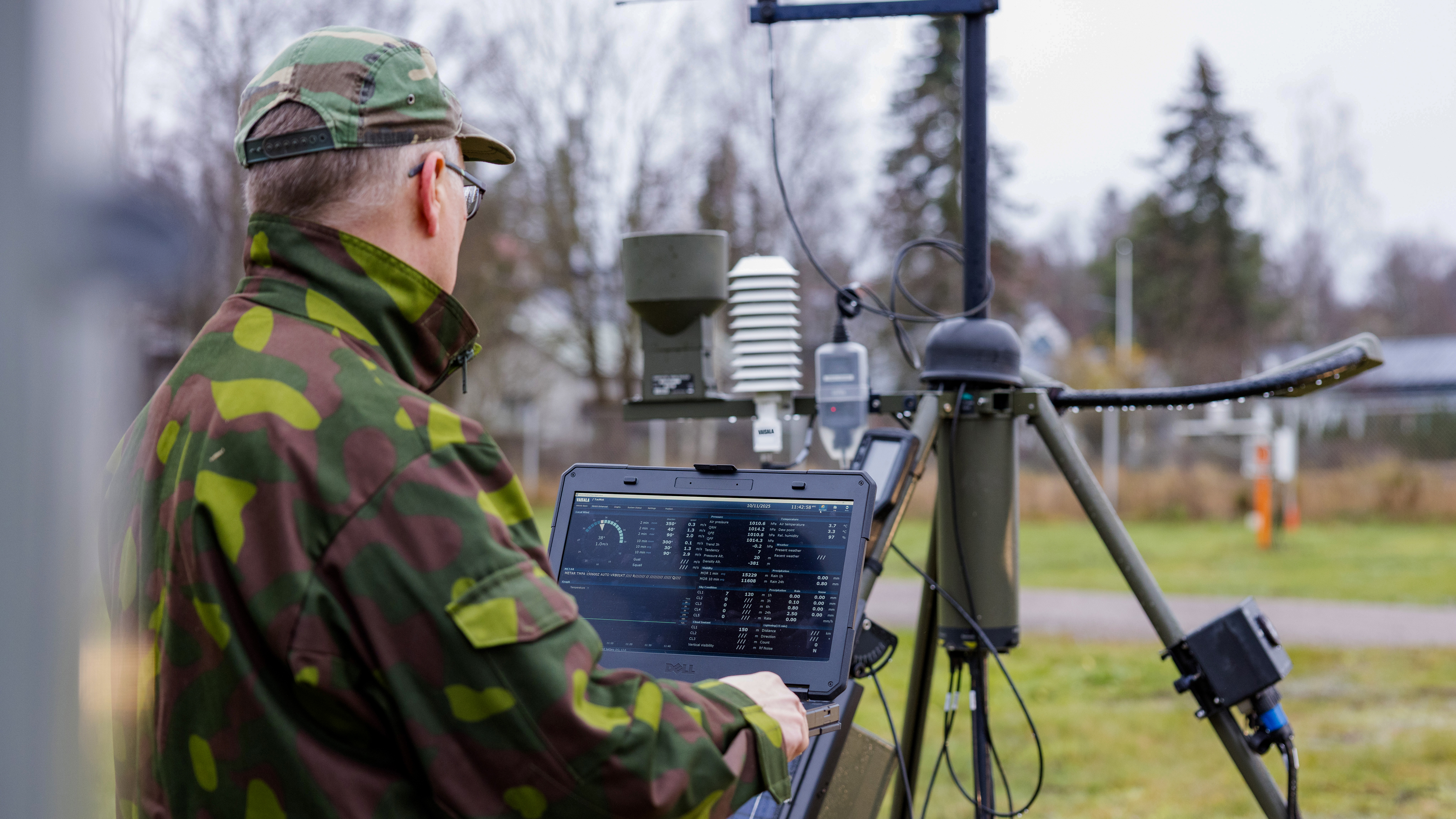 MAWS201M military person with the laptop