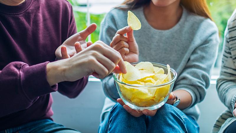 Comer papas fritas