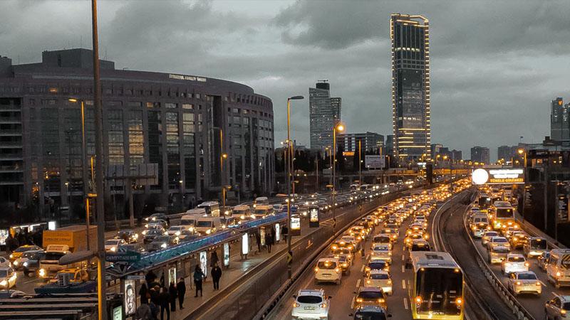 Optimize traffic flows with weather awareness and data analysis