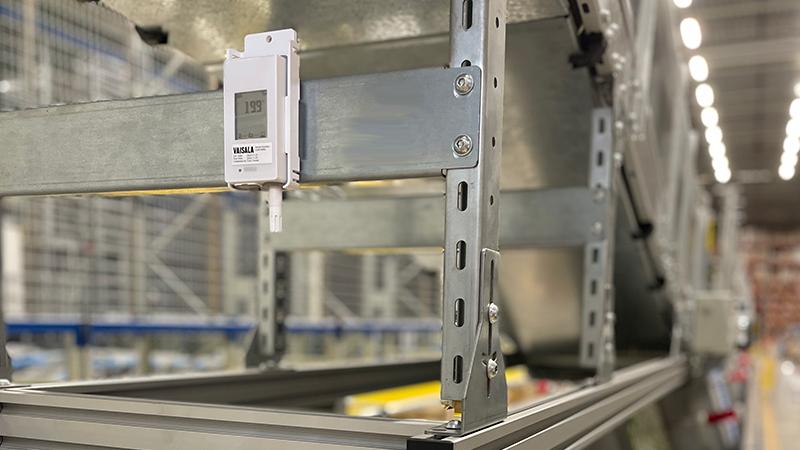 Temperature and humidity data logger distribution center