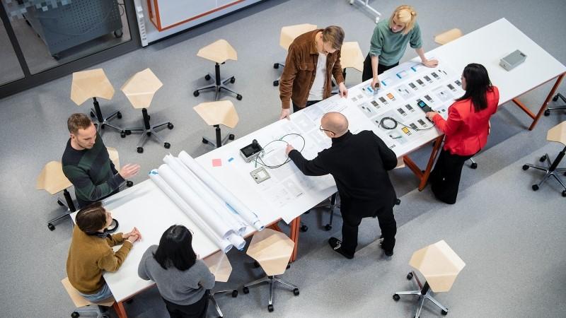 Team planning around a table