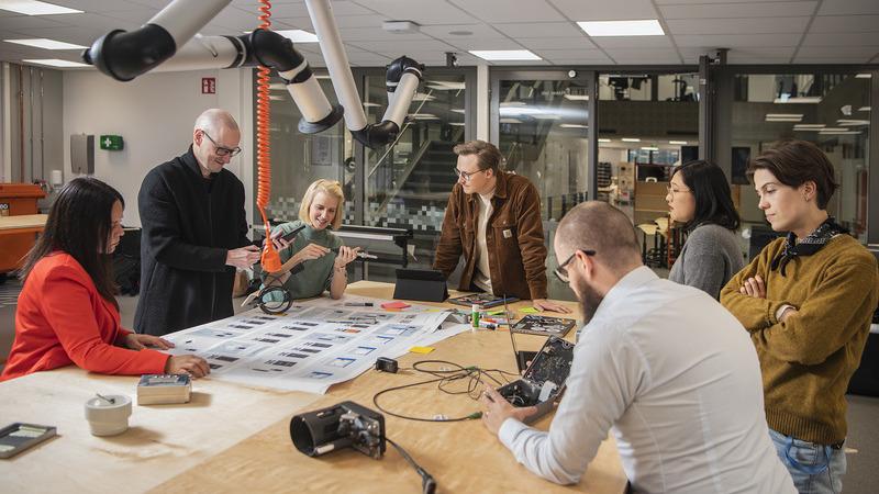 People meeting and planning at RnD workshop.