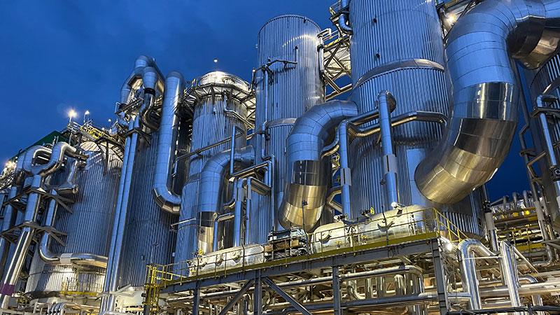 Pulp mill evaporation plant during the night