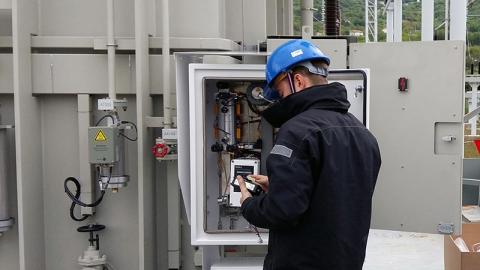 OPT100 installation with engineer