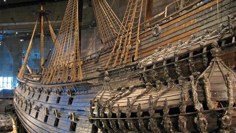 Vasa-laiva kaatui ja upposi Tukholmassa 1628. 