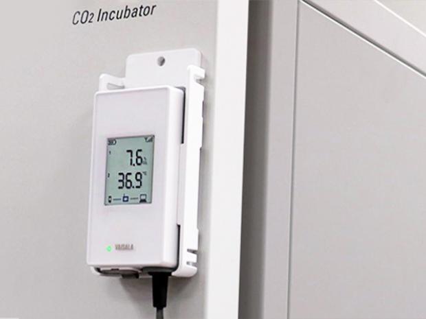 RFL100 CO2 data logger on incubator