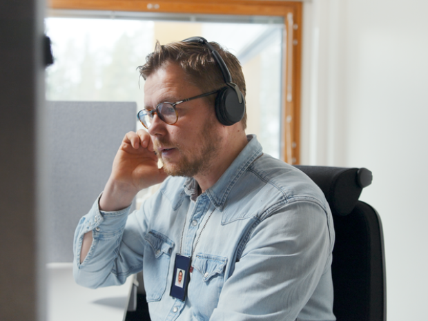 Vaisala expert at customer service
