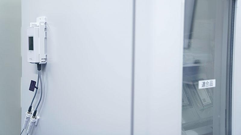 Système de surveillance du réfrigérateur avec alarme