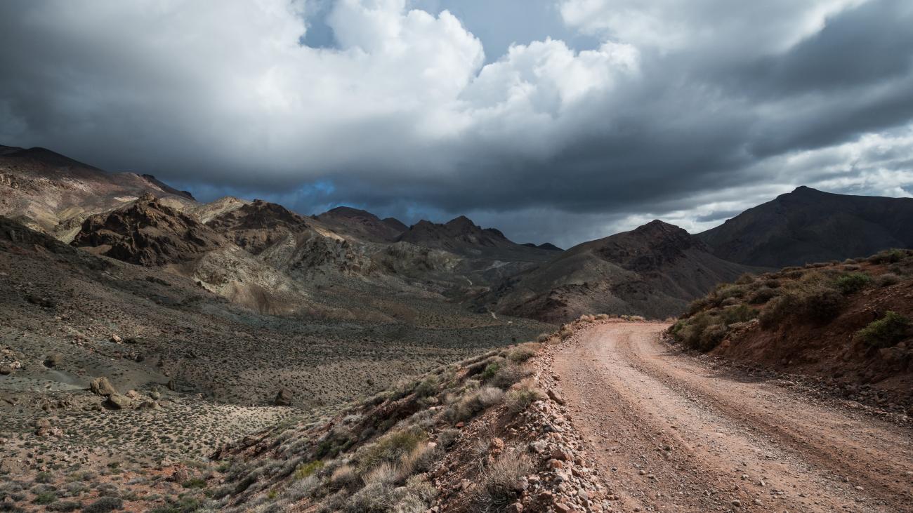 Shelf road through desert canyon