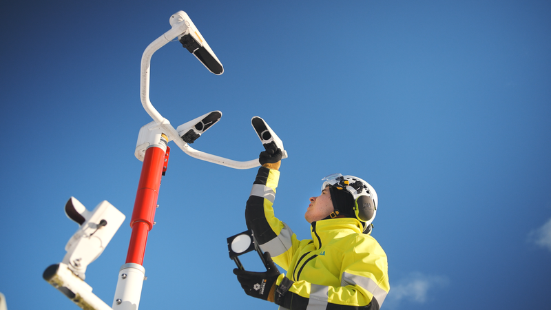 Field service employee working on FD70 product.