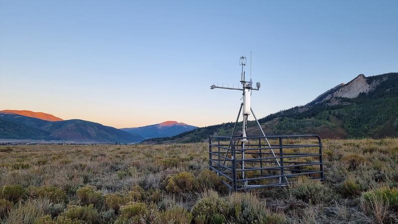 QTS100AAS with mountain view in the background.