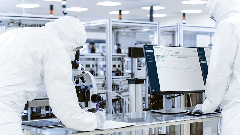 Measurement and status screen in a lab