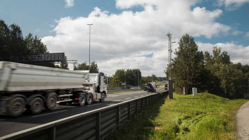 RWS200 next to highway in Vantaa, Finland