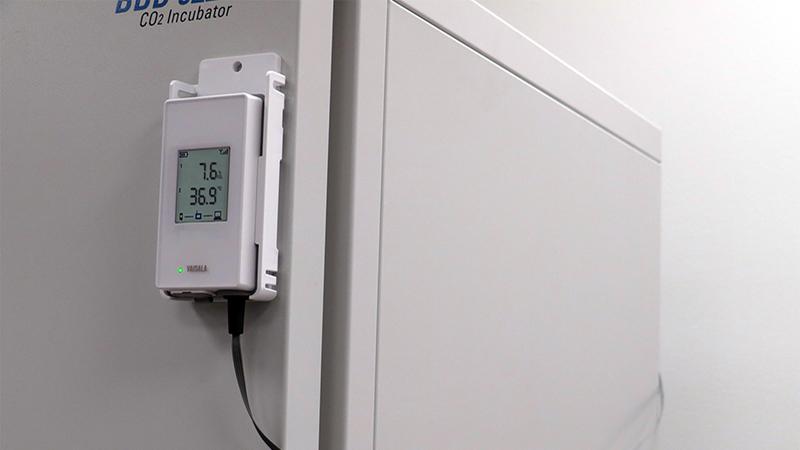 RFL100 CO2 data logger on incubator