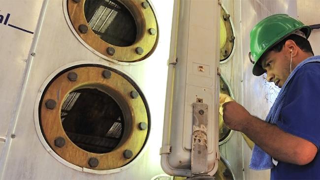 Sugar manufacturing process worker