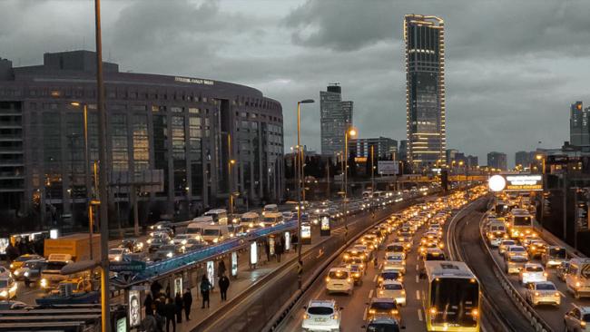 Optimize traffic flows with weather awareness and data analysis