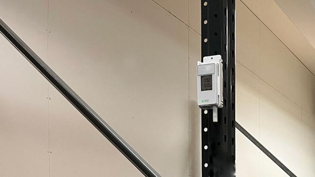 Rack mounted wireless monitoring 
