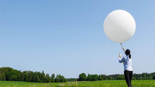 Sending off radiosonde with balloon