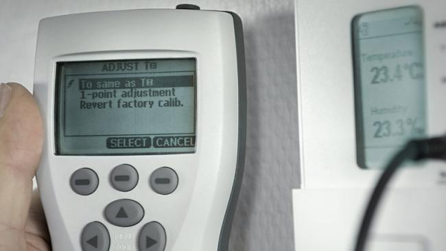 HM70 Handheld Humidity and Temperature Meter