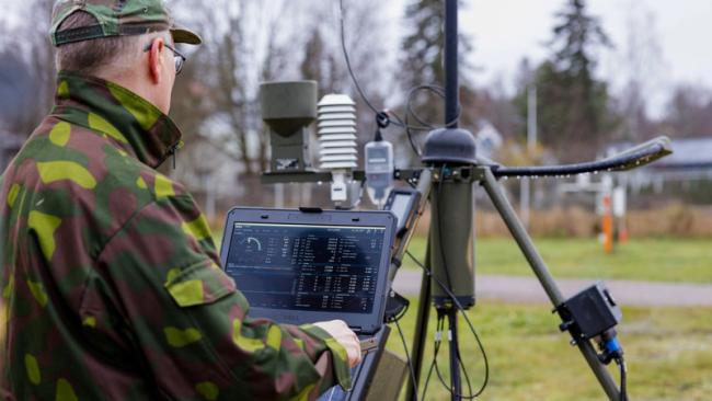 TacMet MAWS201M - military person with laptop