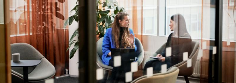 Two employees having a one-on-one discussion