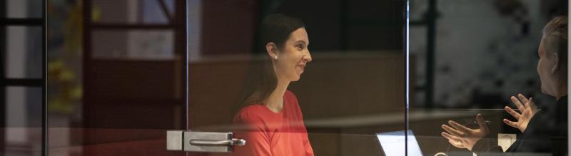 People in a workhop.