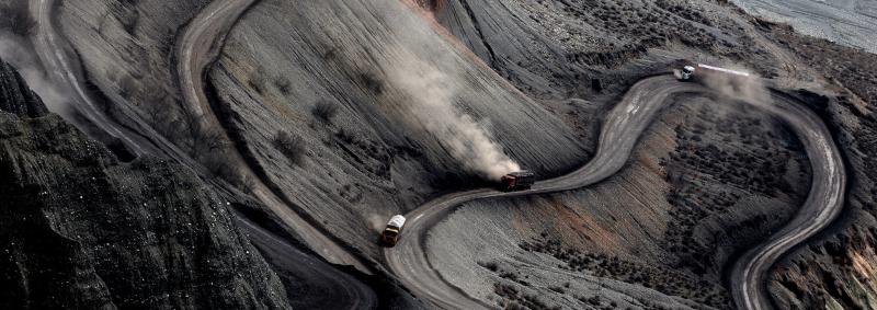 Driving trucks in Hongshan great Canyon