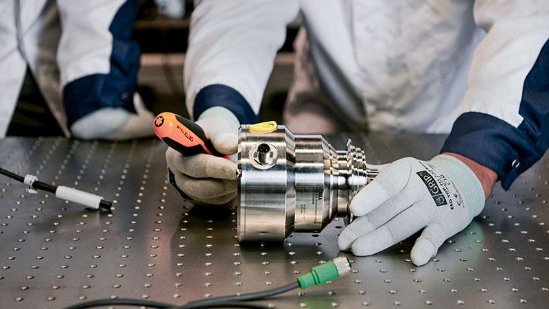 Refractometer testing at Vaisala RnD dark room