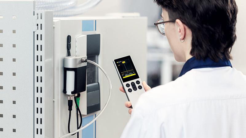 Indigo80 handheld on incubator