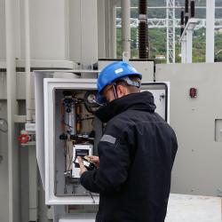 Engineer installing the multi-gas DGA monitor, the Optimus™ OPT100