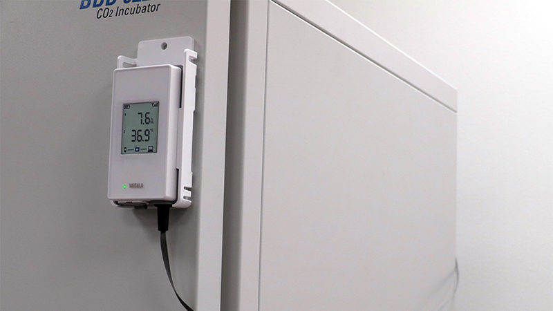 RFL100 CO2 data logger on incubator