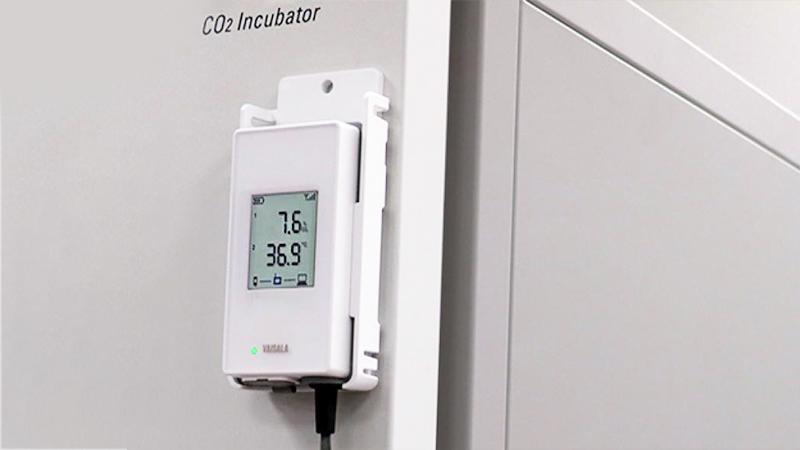 RFL100 CO2 data logger on incubator